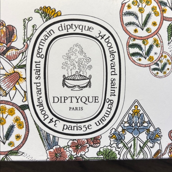 New! Diptyque Box Set of 4 scented Candles - Picture 3 of 9